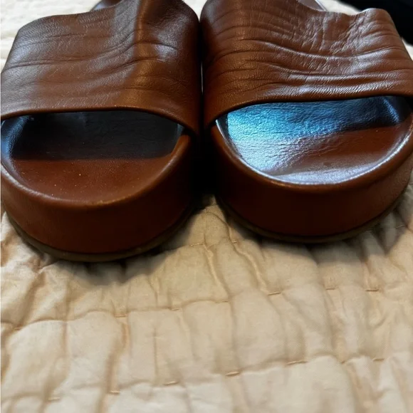 Beek Pelican Leather Slide Platform Sandal in
TAN, size 8 - Picture 3 of 8